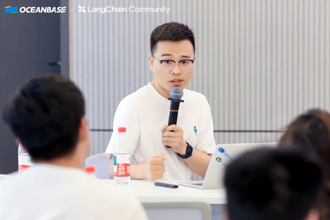 上海 Meetup 现场观众交流互动